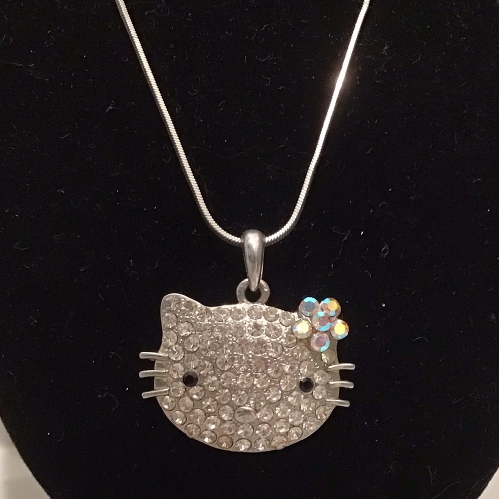 🔴HELLO KITTY CRYSTAL SILVER NECKLACE🔴🔴